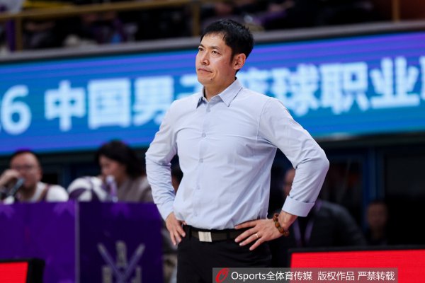 浙江配资门户 张庆鹏：连败很可惜 球队少了些运气 困境中更要勇敢面对挑战